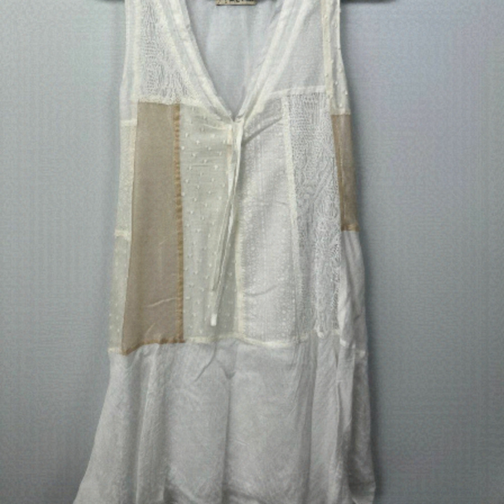 𝅺NWOT Alysi dress white and cream., USA 4